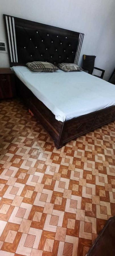 Hotel O Brave Knight Meerut Eksteriør billede